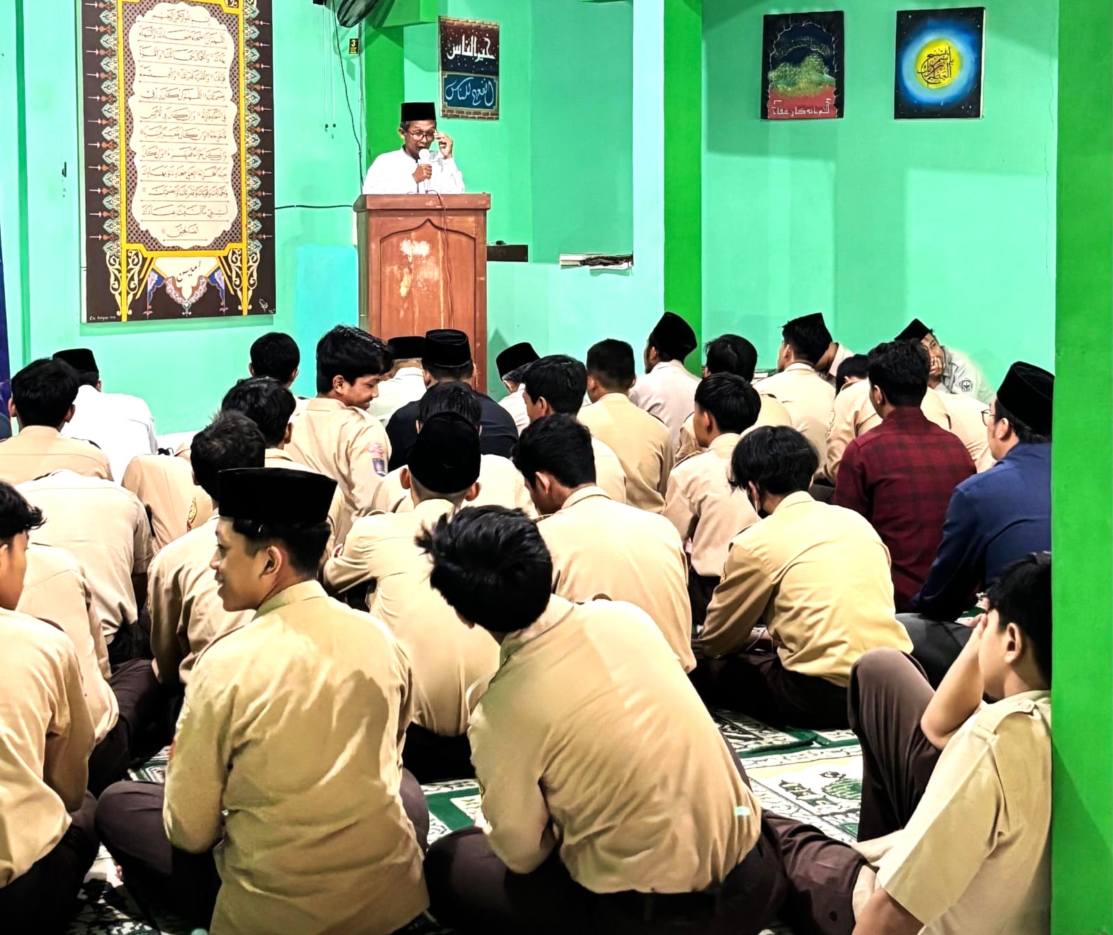 Perkuat Karakter Siswa, Dwi Mulyono Berikan Pesan Spiritual di Mushala MAN 4 Bantul
