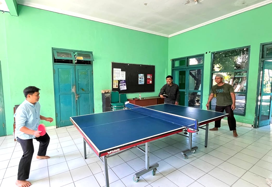 Gaya Sehat Guru MAN 4 Bantul, Lepas Penat dan Jaga Kebugaran Lewat Tenis Meja