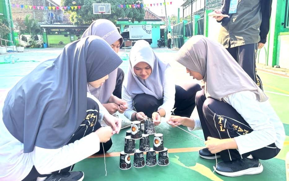 Tingkatkan Kerja Sama Tim, Siswa MAN 4 Bantul Antusias Ikuti Lomba Estafet Gulir