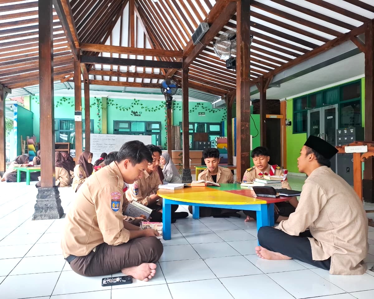 Menyulam Kesungguhan: Potret Riuh Sunyi Tahfidz Pagi MAN 4 Bantul