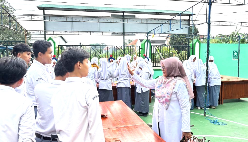 Jelang Gelaran Market Day, Siswa Kelas XI MAN 4 Bantul Intensifkan Produksi dan Penataan Lapak