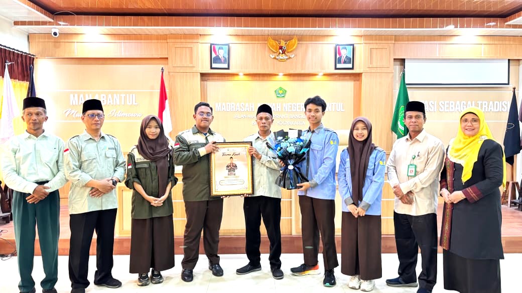 Satu Nama, Sejuta Kenangan: Suasana Syahdu Pelepasan Pegawai Purna Tugas di MAN 4 Bantul