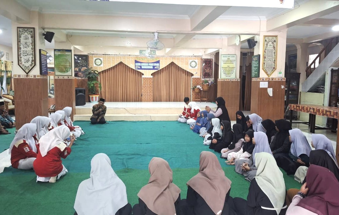 Perkuat Kepedulian Sesama, MAN 4 Bantul Berbagi Kebahagiaan di Panti Asuhan Putri Islam