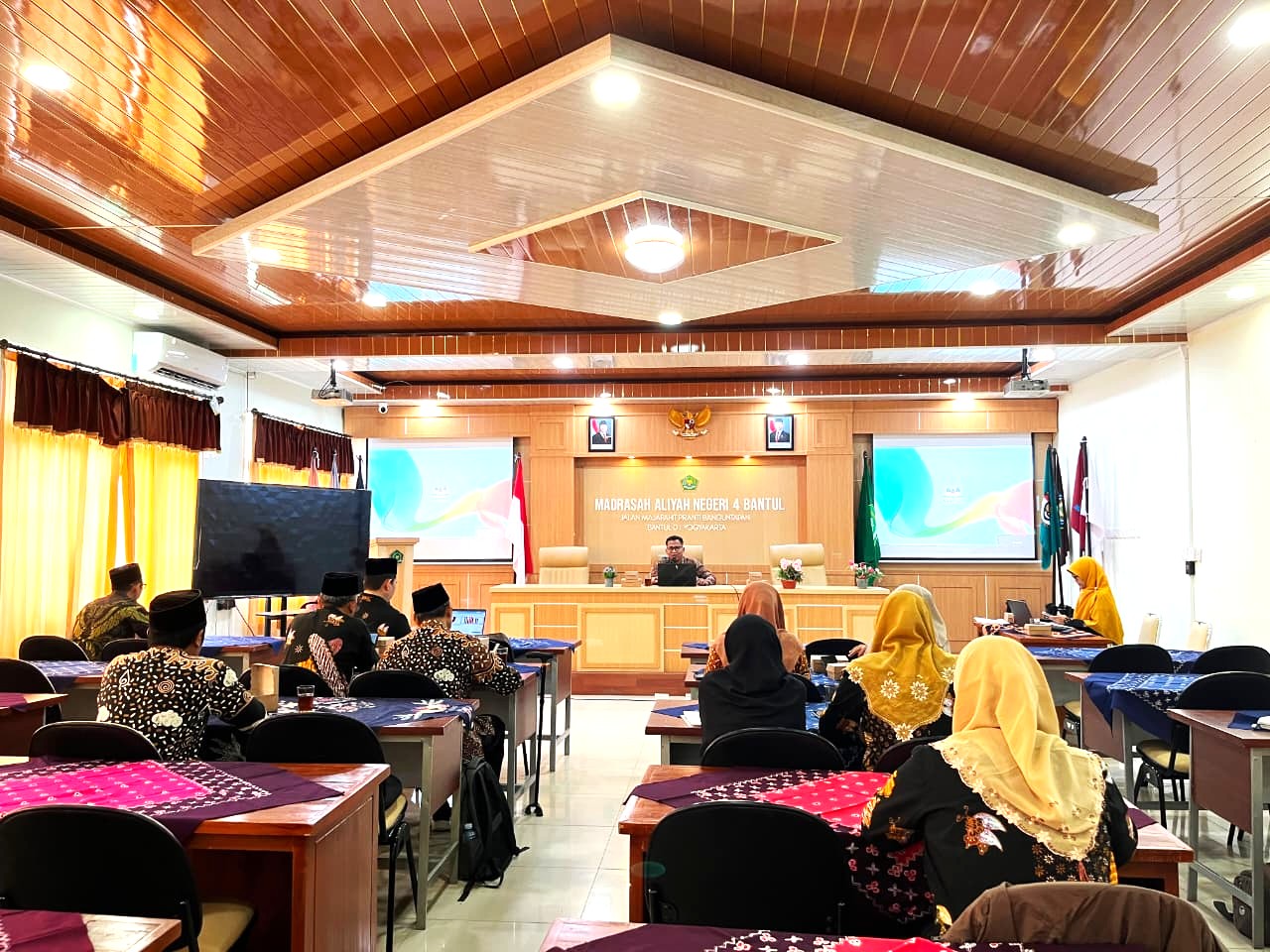 Perkuat Literasi Muamalah Kontemporer, MAN 4 Bantul Jadi Tuan Rumah MGMP Fikih MA se-DIY