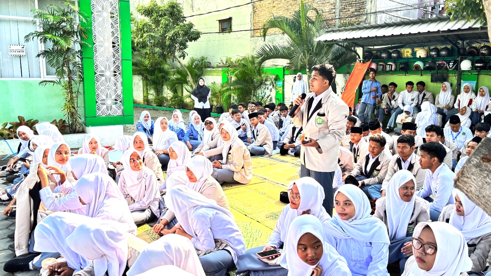Murid dan Guru Lemparkan Pertanyaan Kritis di Debat Calon Ketua OSIS MAN 4 Bantul