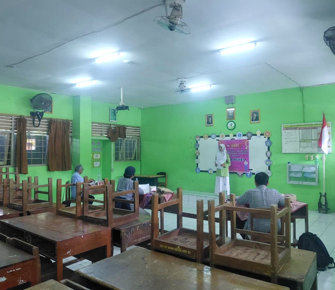 Syifa Nurachma Insyiroh Wakili MAN 4 Bantul Memukau di Lomba Puisi FLS3N