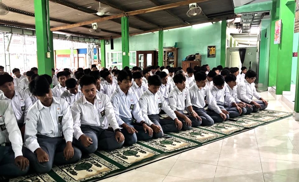 Berikan Teladan, Kepala MAN 4 Bantul Pimpin Langsung Shalat Dhuha di Awal Ramadhan