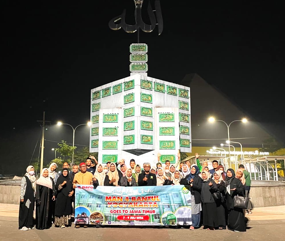 Perkuat Spiritualitas, MAN 4 Bantul Ajak Civitas Akademika Ziarah ke Makam Tokoh
