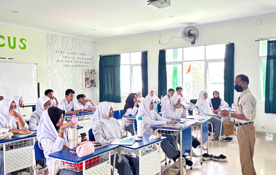 Siswa MAN 4 Bantul Perdalam Pemahaman Pola Soal Lewat Sosialisasi Bersama Neutron