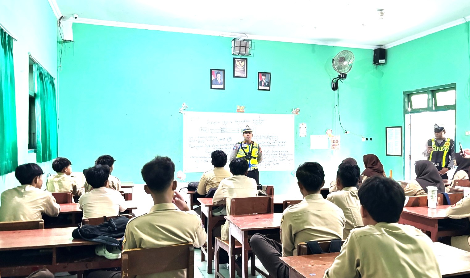 Sinergi MAN 4 Bantul dan Polsek Banguntapan Bekali Murid Pemahaman Tertib Berlalu Lintas