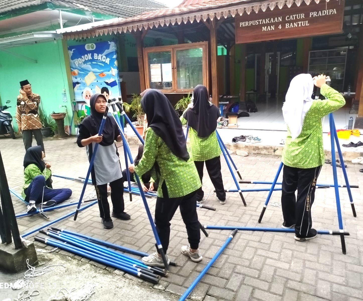 Semangat Melaju Pramuka MAN 4 Bantul Mantapkan Latihan Pionering Jelang Lomba PWD