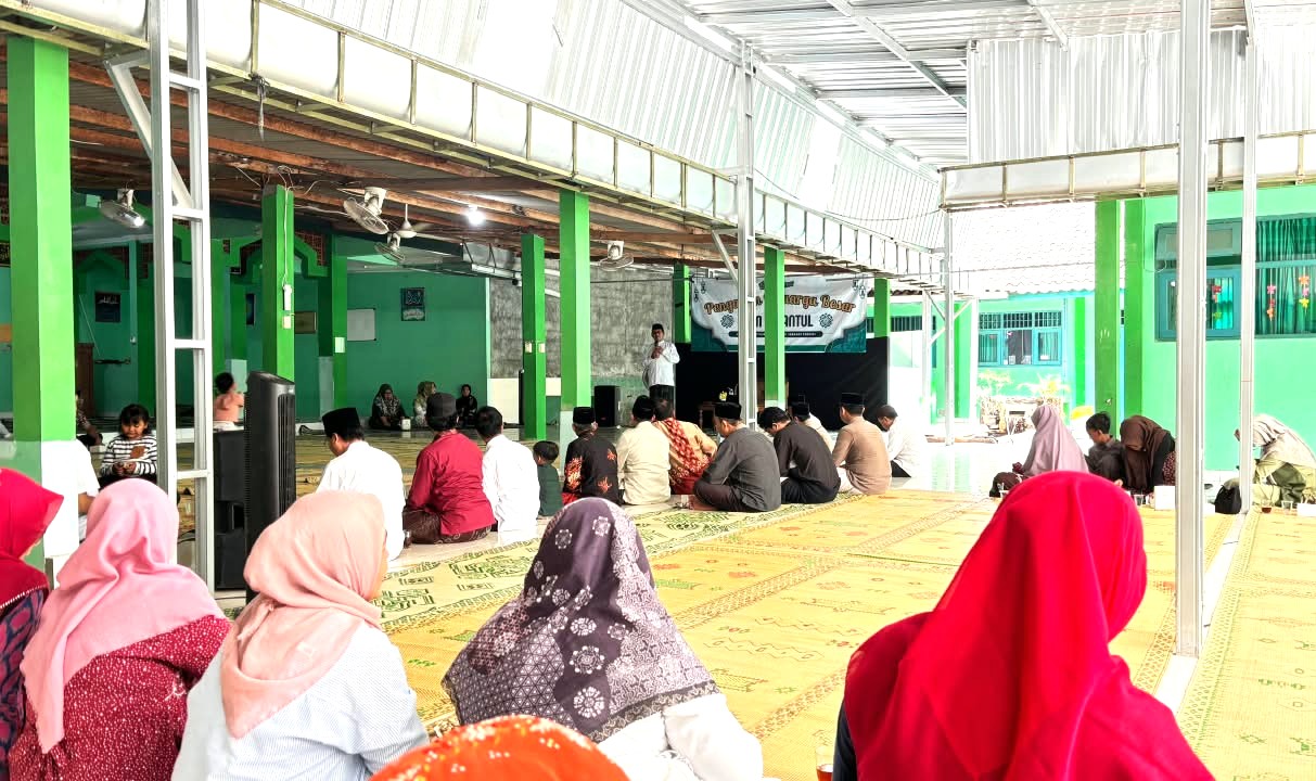 Eratkan Silaturahmi, Keluarga Besar MAN 4 Bantul Gelar Pengajian