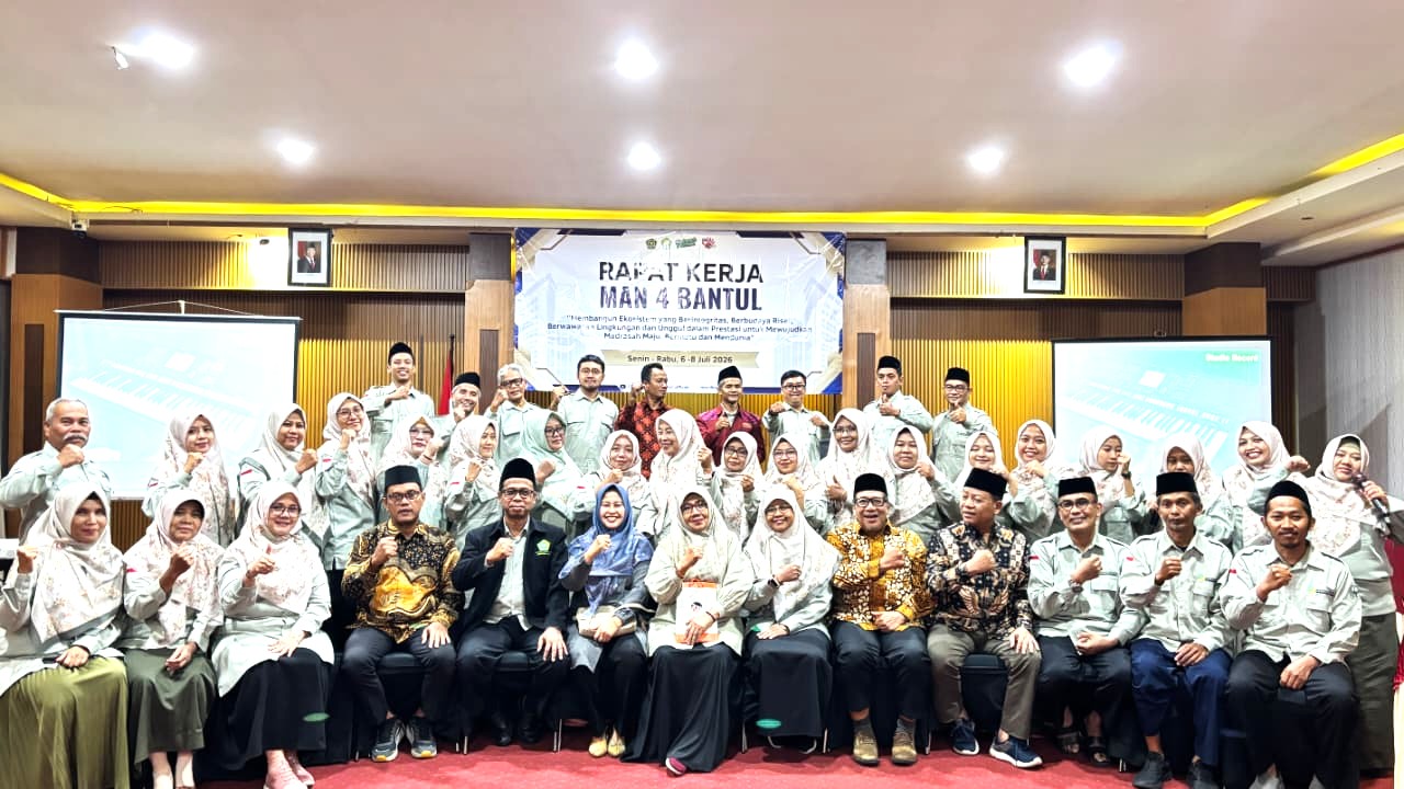 Momen Haru Perpisahan Pengawas Madrasah di Raker MAN 4 Bantul