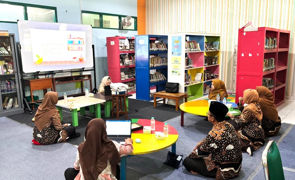 Perpustakaan Catur Pradipa MAN 4 Bantul Gandeng Guru dan Pakar Bahas Literasi