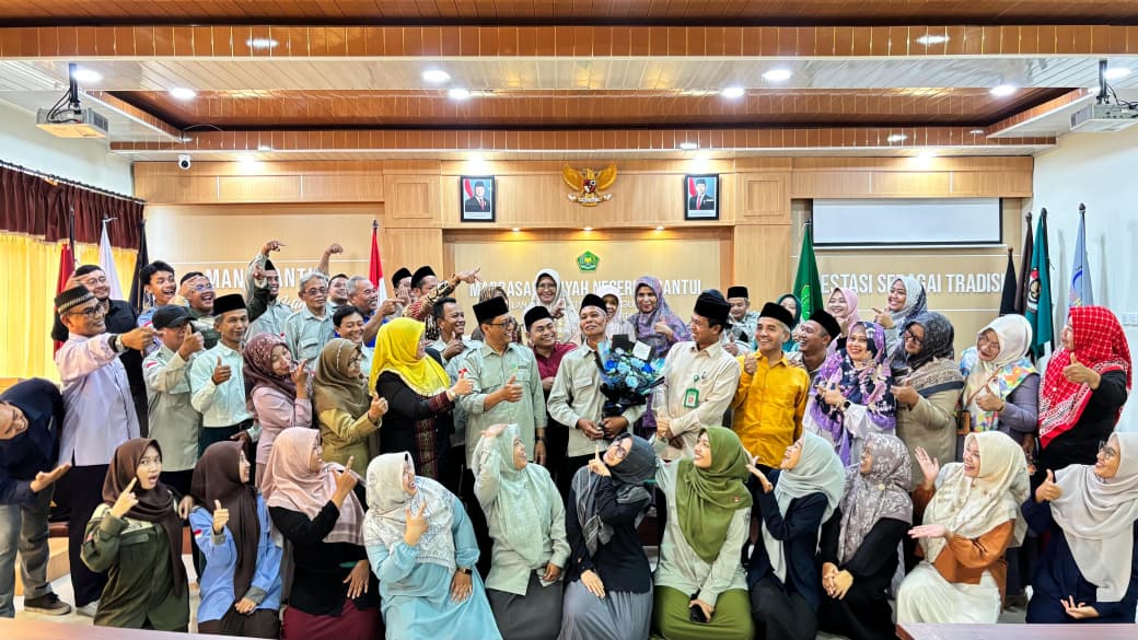 Apresiasi Atas Pengabdian 30 Tahun, MAN 4 Bantul Lepas Pegawai dengan Penuh Khidmat