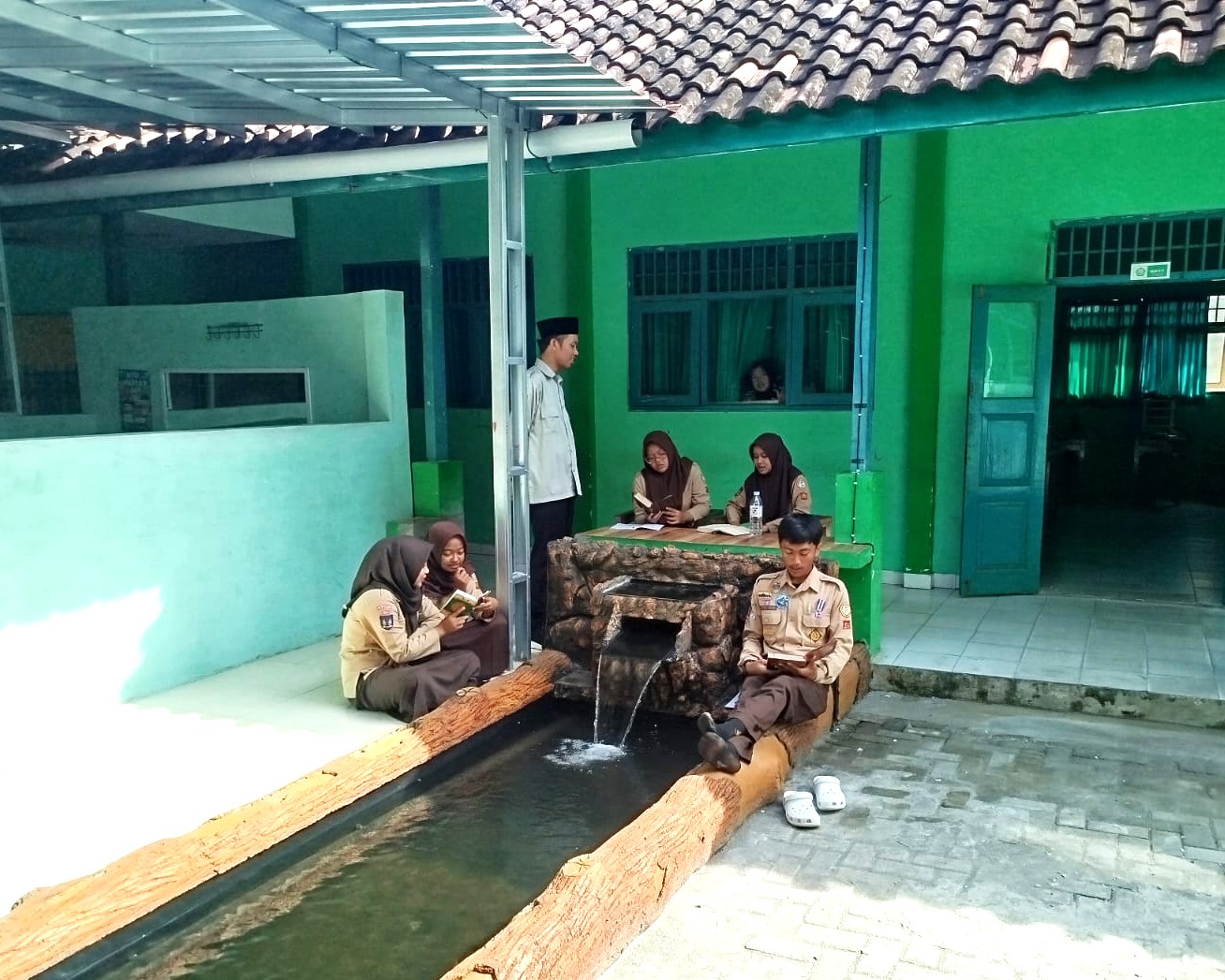 MAN 4 Bantul Hadirkan Suasana Baru Pembelajaran Tahfidz di Area Kolam Madrasah