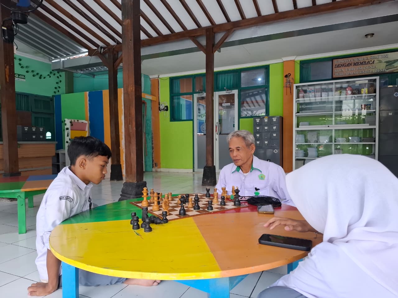 Jelang POPKAB, Siswa MAN 4 Bantul Perdalam Teknik Catur dan Analisis Lawan