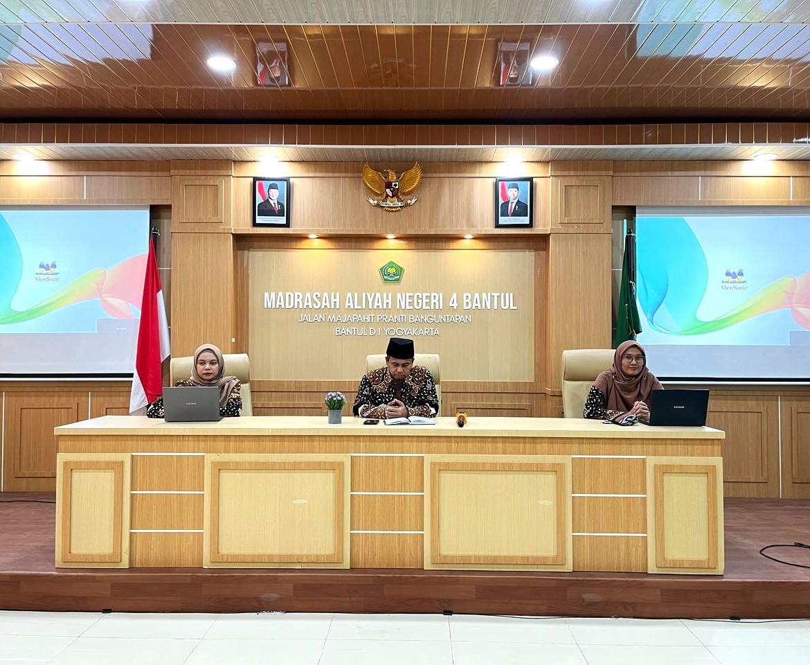 Segarkan Metode Ajar, Dua Guru CPNS MAN 4 Bantul Hadirkan Solusi Pembelajaran Kreatif dan Interaktif