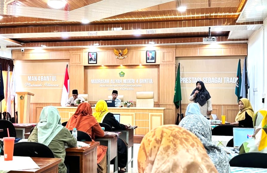 Langkah Suci Menuju Baitullah, Keluarga Besar MAN 4 Bantul Lepas Salah Satu Guru Berangkat Haji