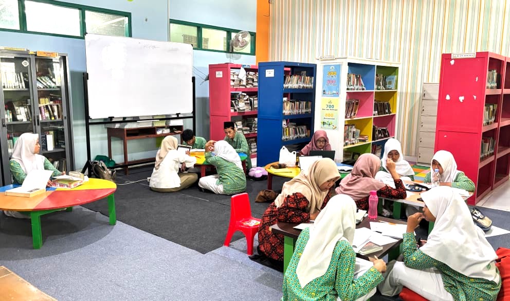 Perpustakaan Catur Pradipa Tempat Bimbingan Murid MAN 4 Bantul Menuju Podium OMI
