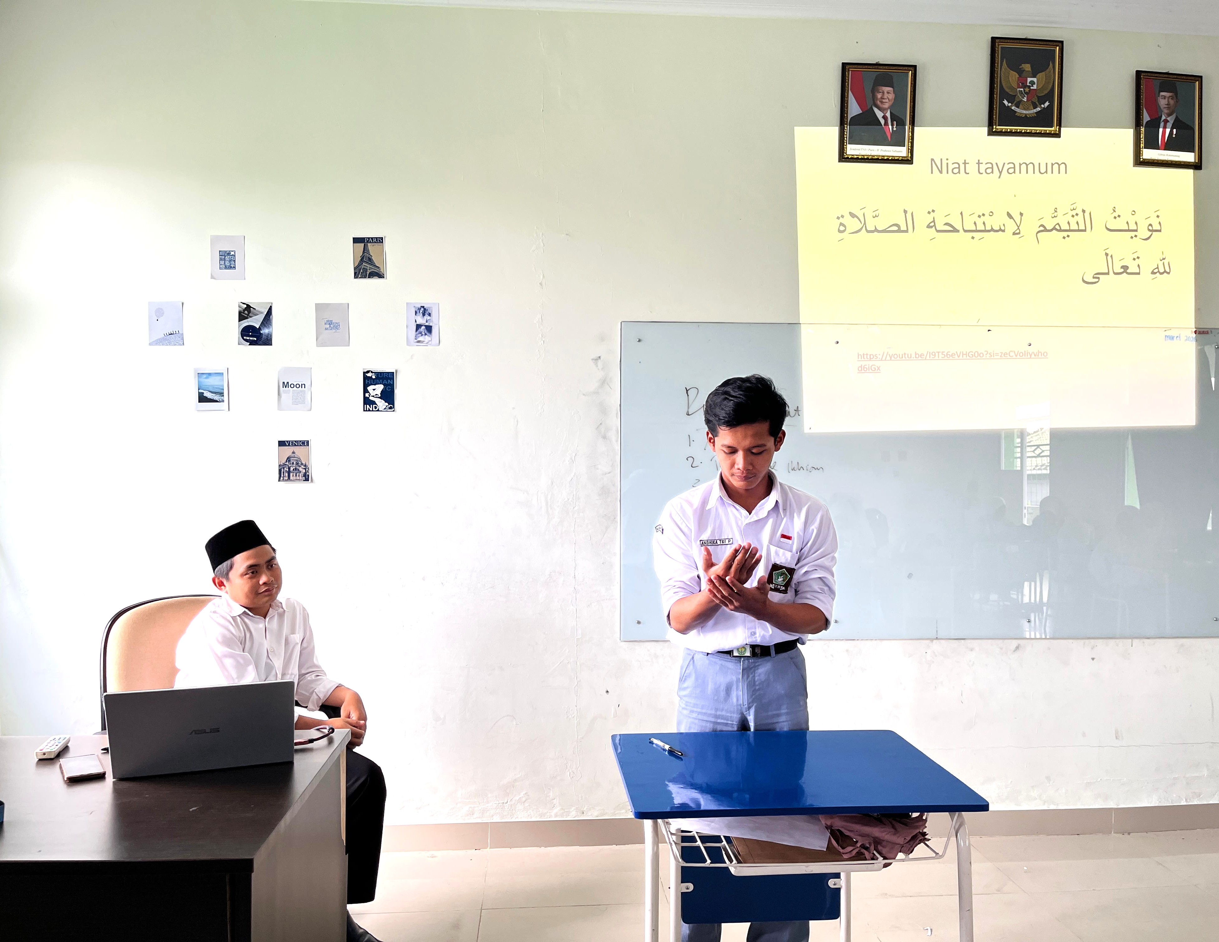 Solusi Saat Darurat Air, Siswa Kelas XI F2 MAN 4 Bantul Perdalam Materi Tayamum