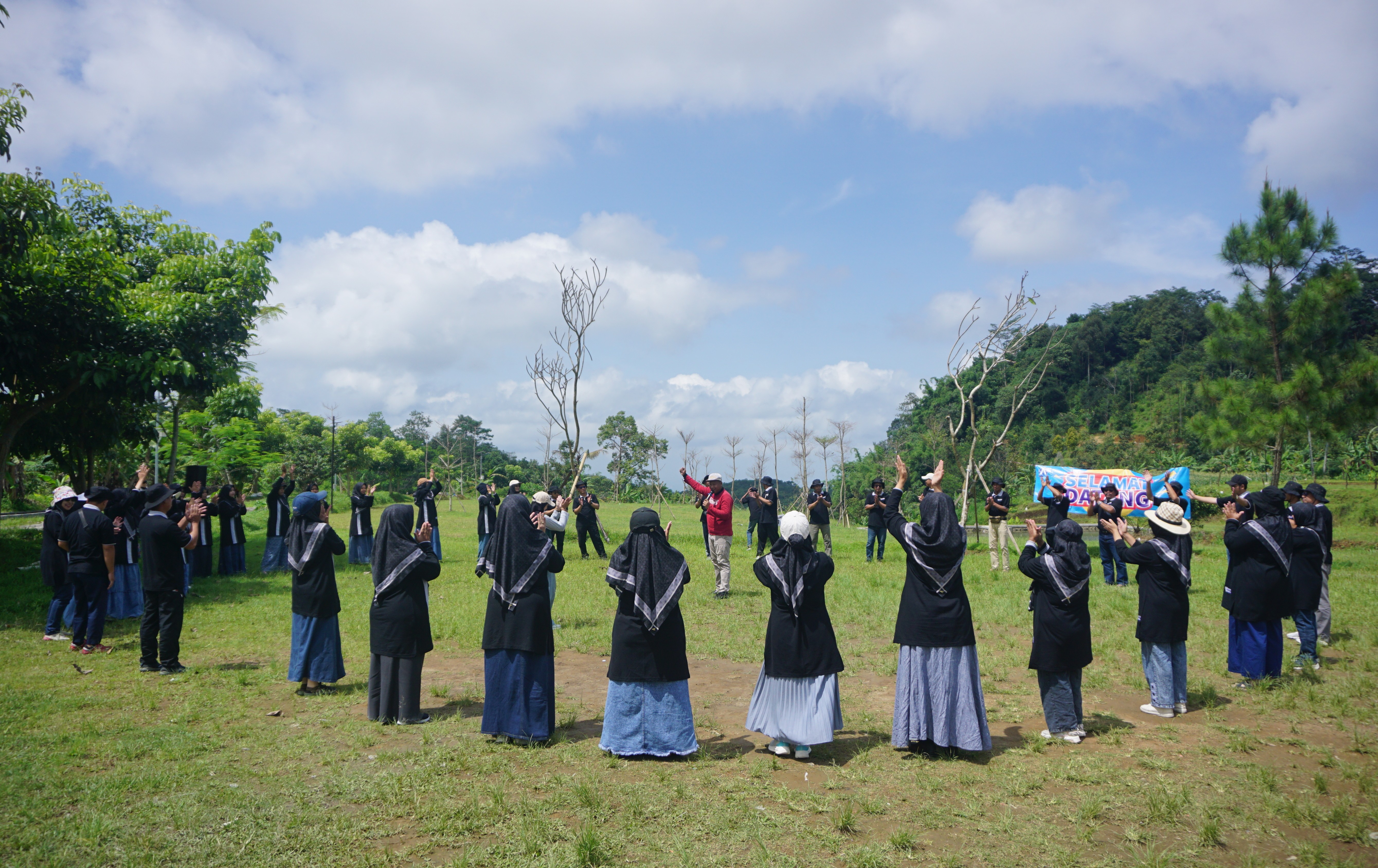 Serunya Menyatukan Langkah, Outbound MAN 4 Bantul di Kemuning Perkuat Kekompakan