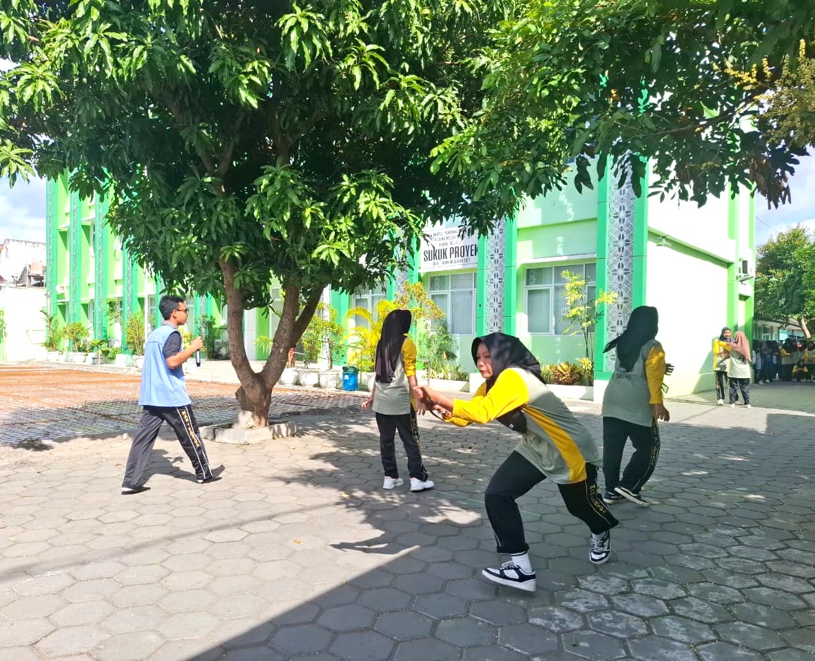 Tawa Pecah di Halaman Madrasah, Estafet Belut Jadi Lomba Paling Menghibur di MAN 4 Bantul