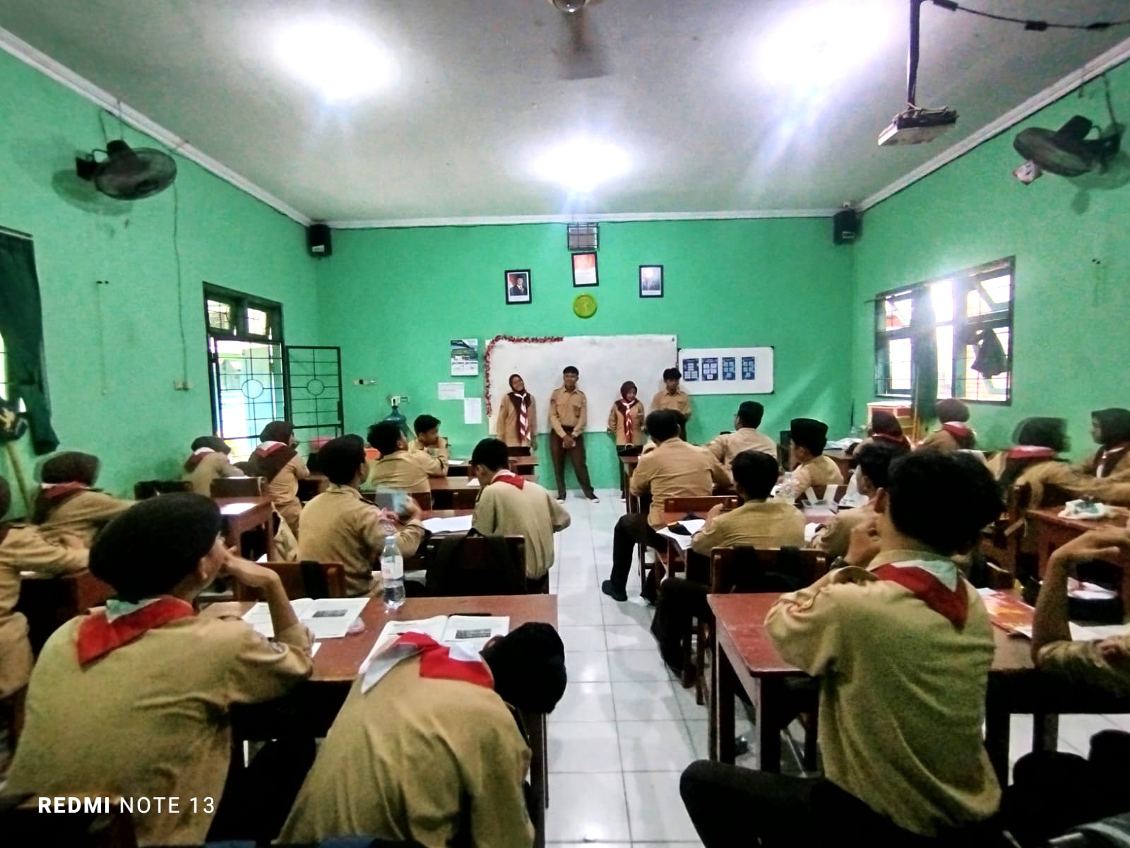 Wujudkan Sekolah Hijau, Tim Adiwiyata MAN 4 Bantul Sosialisasikan Program Kelas Bersih