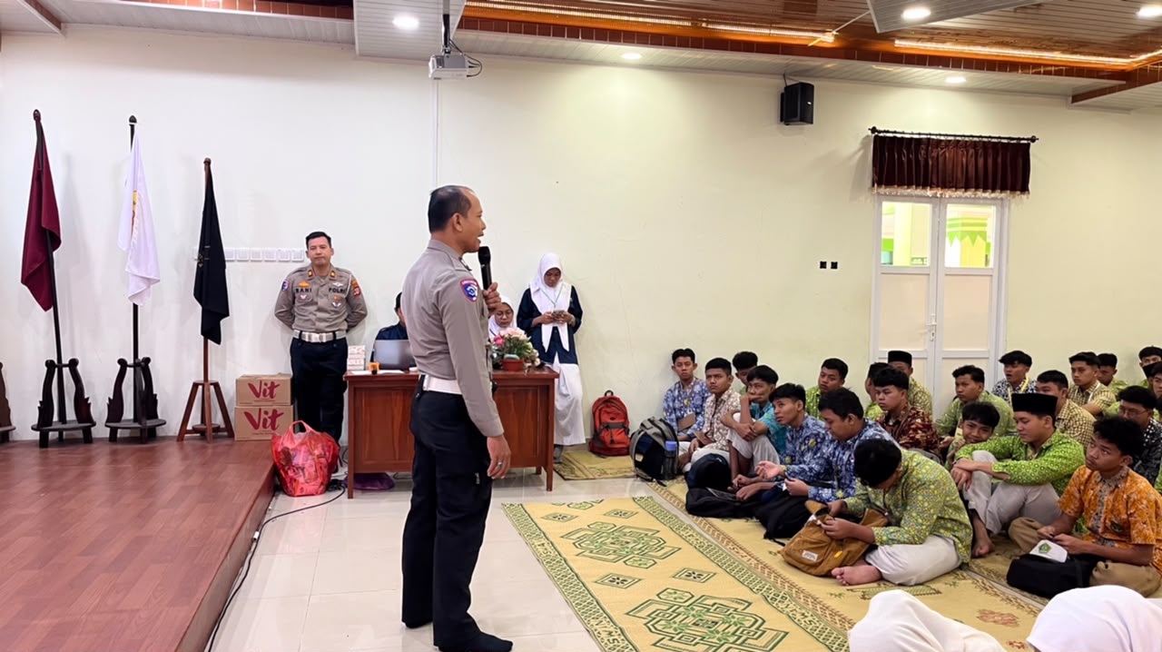 Polsek Banguntapan Berikan Edukasi Tertib Lalu Lintas Kepada Ratusan Murid Baru MAN 4 Bantul