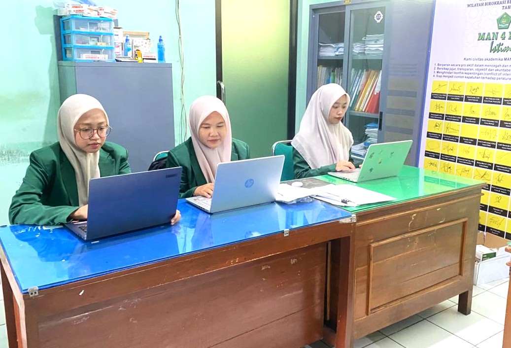 Sinergi MAN 4 Bantul dan Mahasiswa UIN Suka Tuntaskan Validasi Penghapusan BMN di Perpustakaan