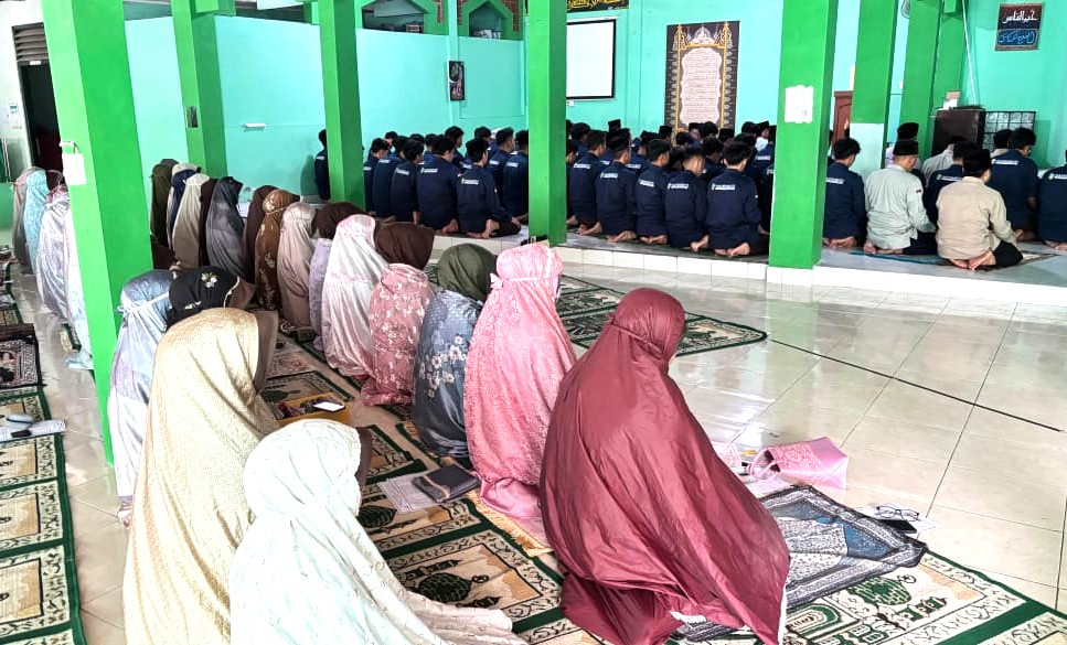 Perkuat Doa Jelang TKA, Siswa Kelas XII MAN 4 Bantul Khidmat Laksanakan Salat Duha Berjamaah