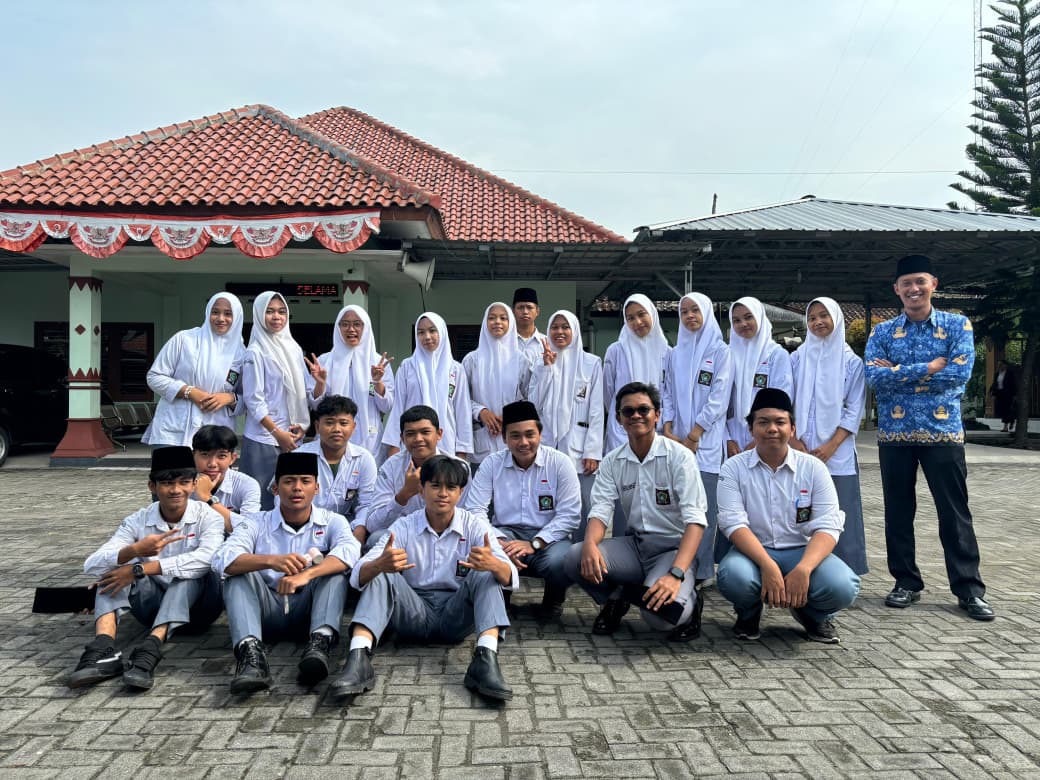 Siswa MAN 4 Bantul Kibarkan Semangat Pahlawan di Upacara Kapanewon Banguntapan