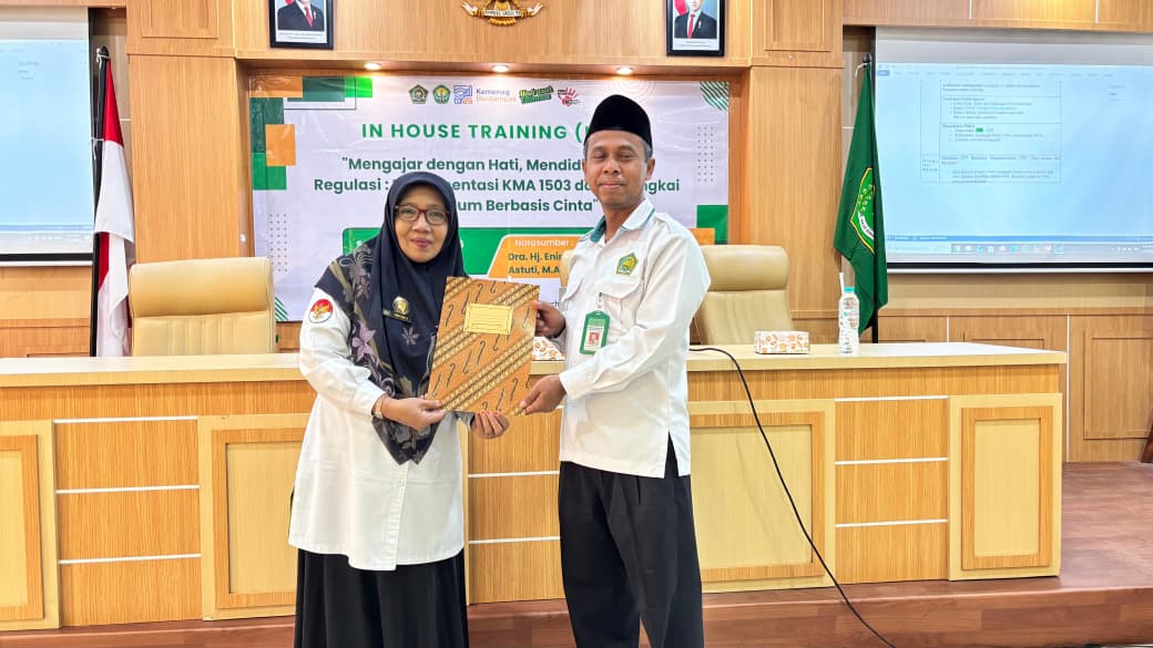Kepala MAN 4 Bantul Terima Hasil PKKM dalam Kepemimpinan Empat Bulan