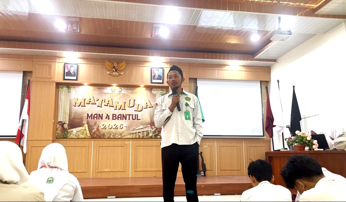 Bangun Kepedulian Lingkungan, Waka Sarpras MAN 4 Bantul Ajak Murid Baru Rawat Madrasah
