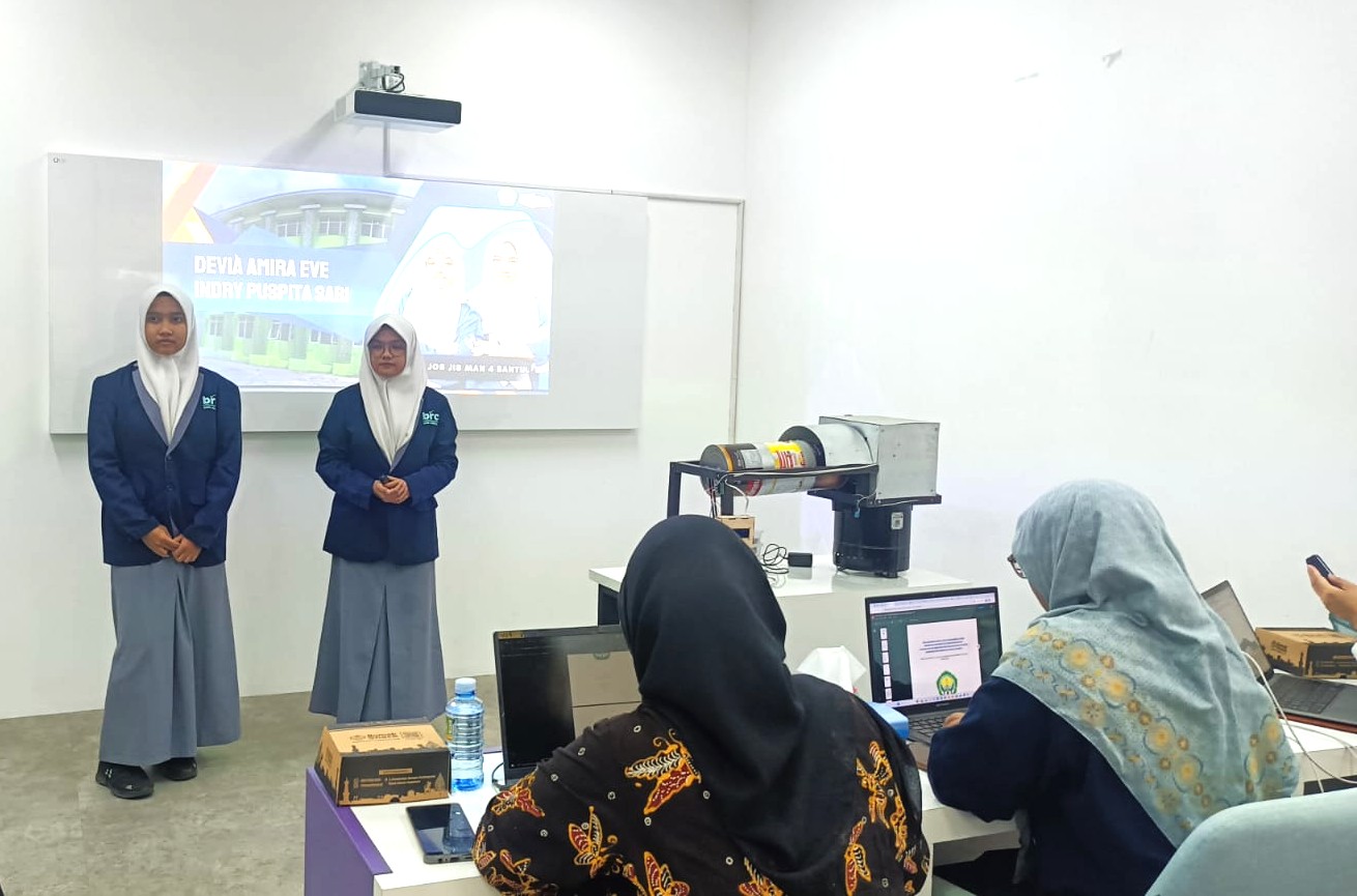 Usung Inovasi Ramah Lingkungan, MAN 4 Bantul Tampil Memukau di FTI dan English Fest UII 2025