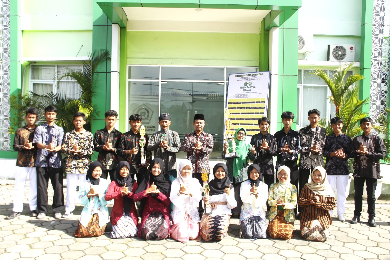 Raih Juara Umum Pertapa Wiradaya XXXVII, MAN 4 Bantul Berikan Apresiasi Khusus Prestasi Non-Akademik
