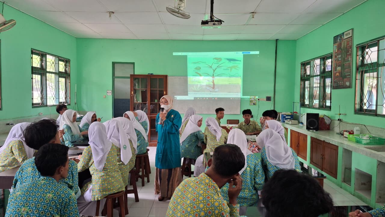 Perkuat Keterampilan Praktikum Murid, MAN 4 Bantul Sambut Pengabdian Masyarakat Tim Biologi UIN SUKA