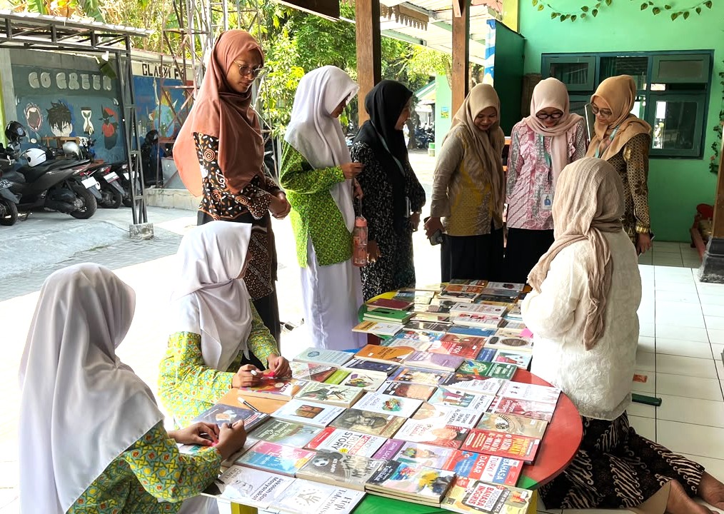 Tingkatkan Minat Baca, MAN 4 Bantul Gandeng Petik Buku Gelar Bazar di Pendopo Catur Pradipa