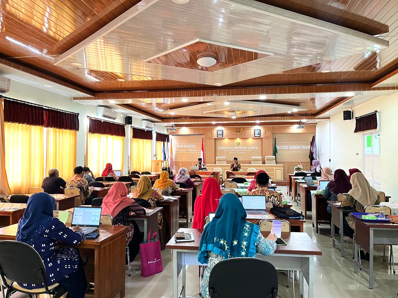 Perkuat Sinergi, MAN 4 Bantul Gelar Rapat Wali Kelas Menuju Akhir Semester