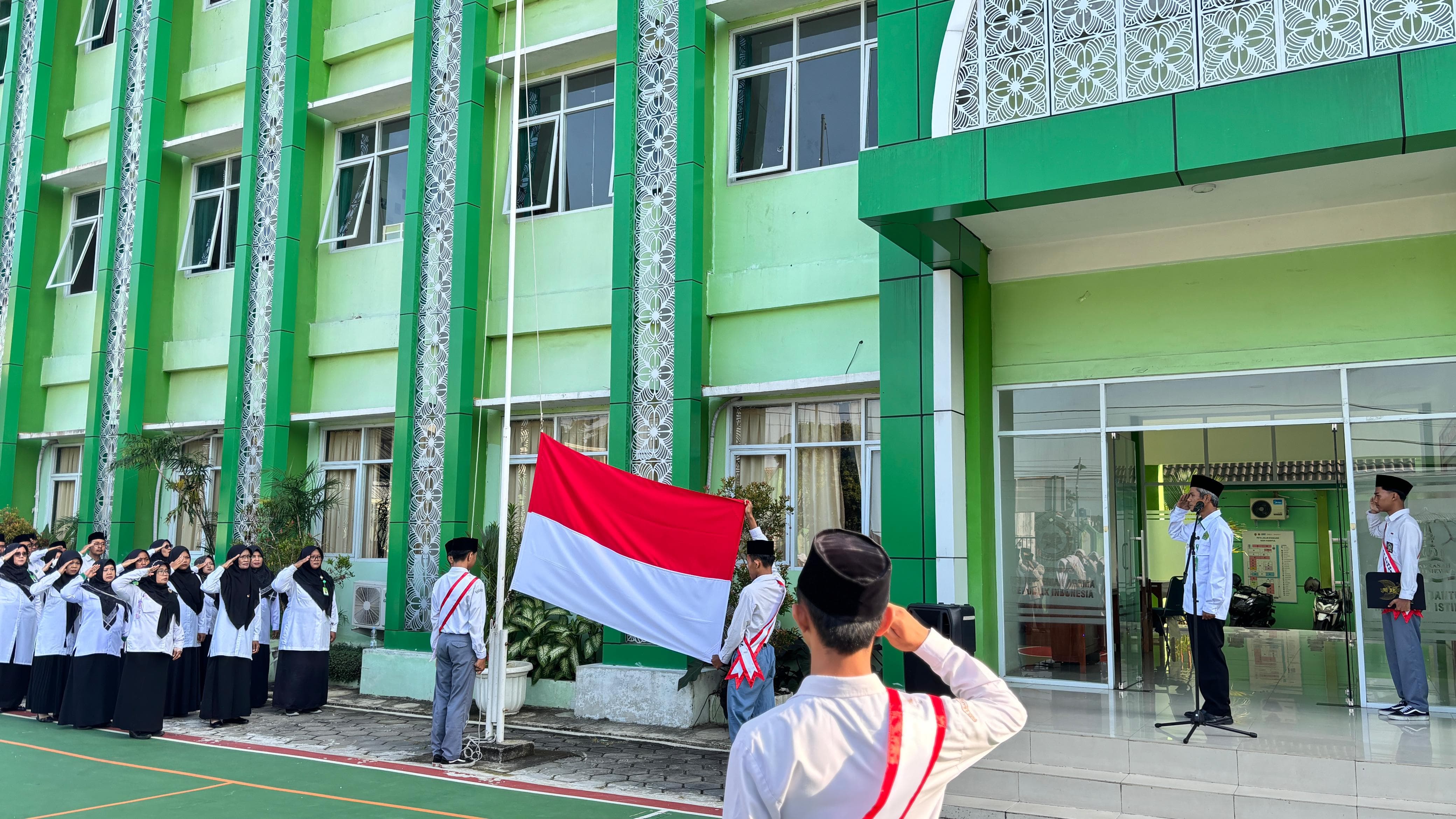 Tanamkan Karakter Disiplin, Upacara Senin di MAN 4 Bantul Berlangsung Khidmat
