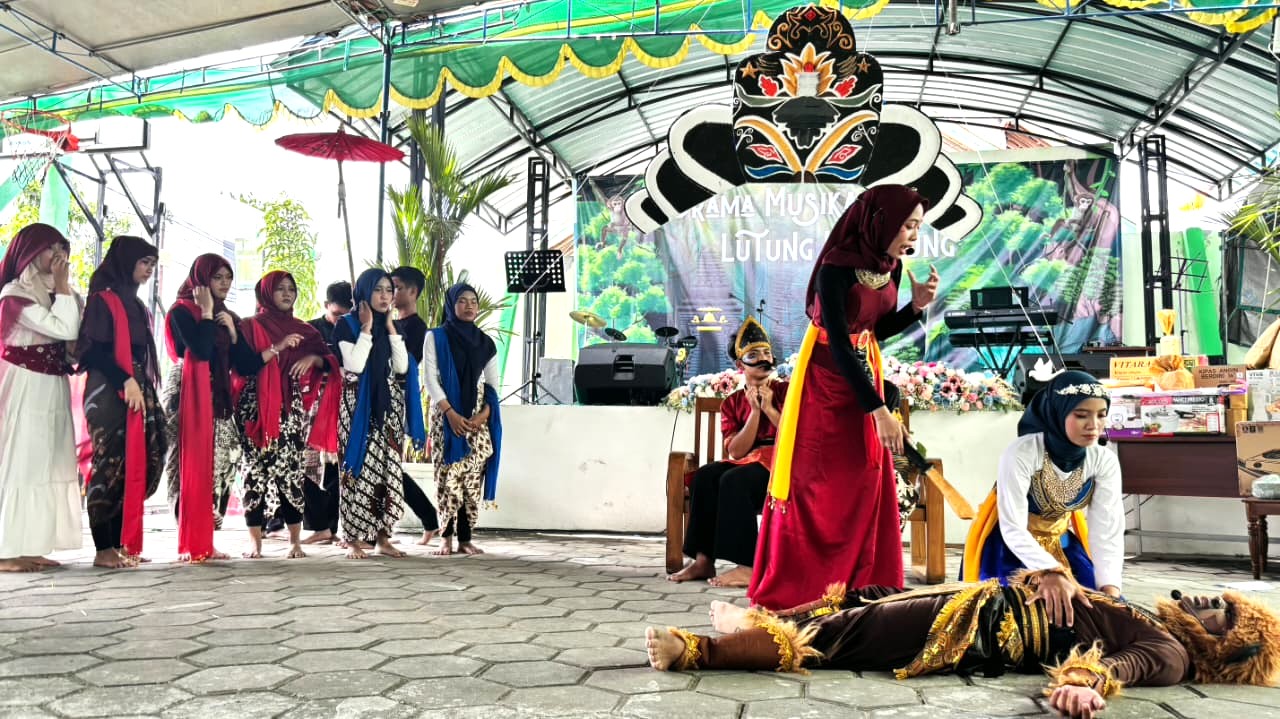 Lestarikan Warisan Budaya, MAN 4 Bantul Suguhkan Drama Tradisional Lutung Kasarung pada Puncak Harlah