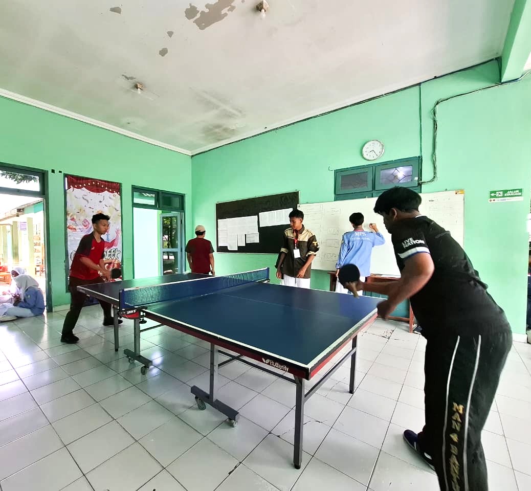 Smash Ceria di Hall Madrasah, Tenis Meja MAN 4 Bantul Jadi Ajang Seru Pemersatu Siswa dan Guru