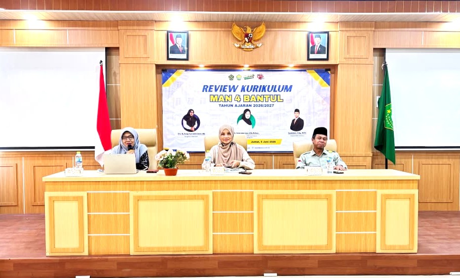 Tingkatkan Mutu Pendidikan, Pengawas Madrasah Kawal Review Kurikulum Inovatif di MAN 4 Bantul