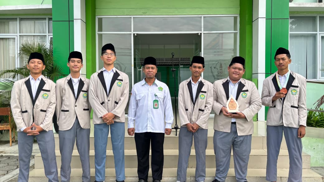 Upacara Bendera MAN 4 Bantul Jadi Ajang Penghargaan dan Selebrasi Prestasi Siswa