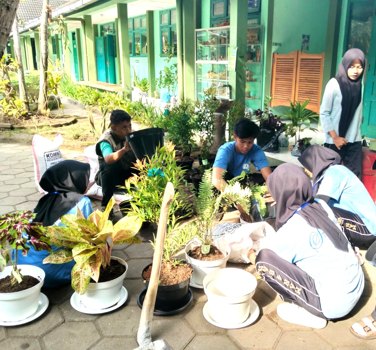 MAN 4 Bantul Implementasikan Gerakan SaOr SaPo untuk Mewujudkan Kelas Ramah Lingkungan