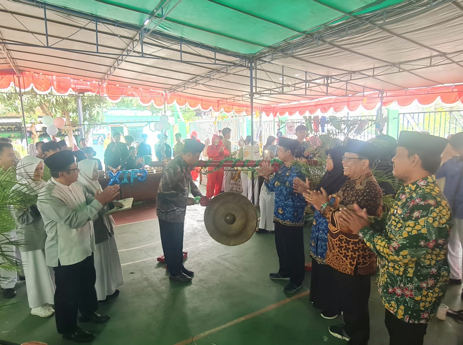 Ditandai Pemukulan Gong oleh Pengawas, Market Day MAN 4 Bantul Resmi Dibuka