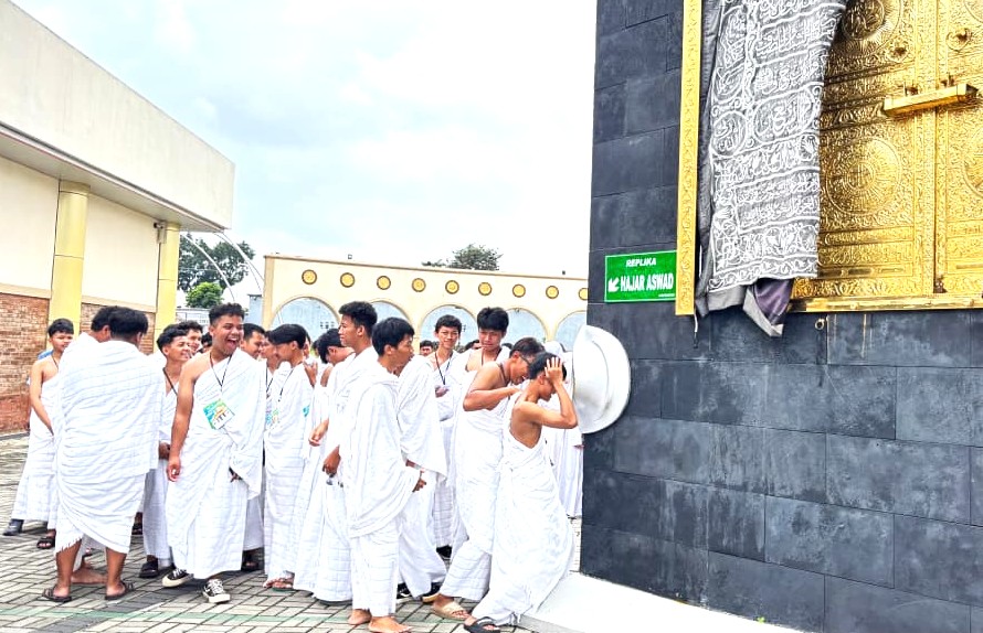 Serasa di Tanah Suci, Siswa MAN 4 Bantul Resapi Getaran Iman di Replika Baitullah