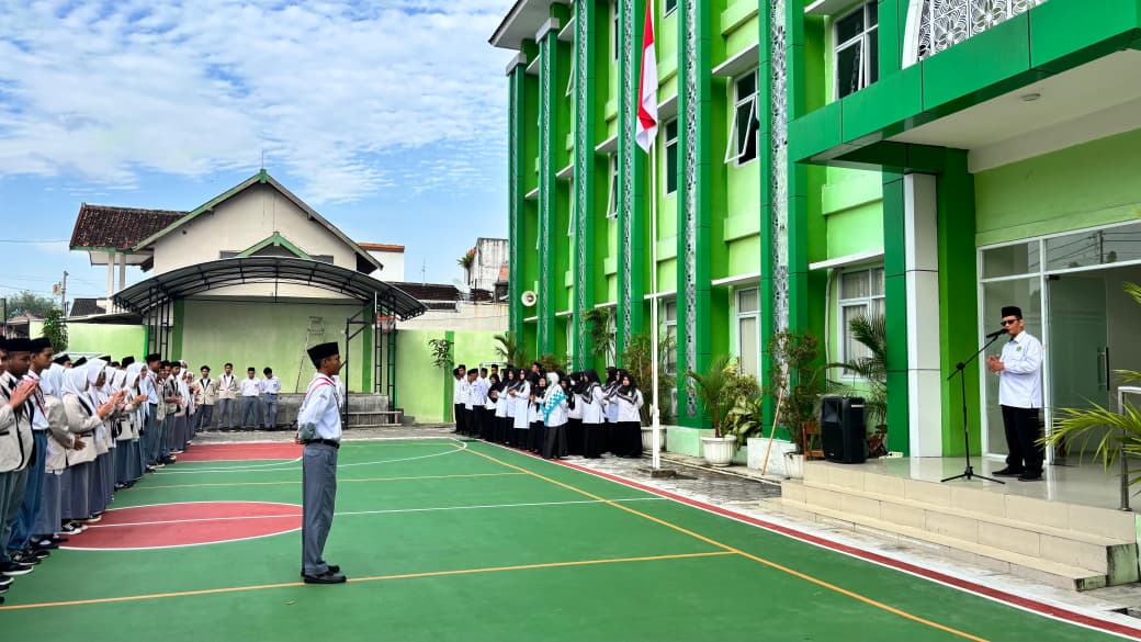 Sinergi Disiplin dan Kepedulian, Pesan Utama Upacara Senin Pagi di MAN 4 Bantul