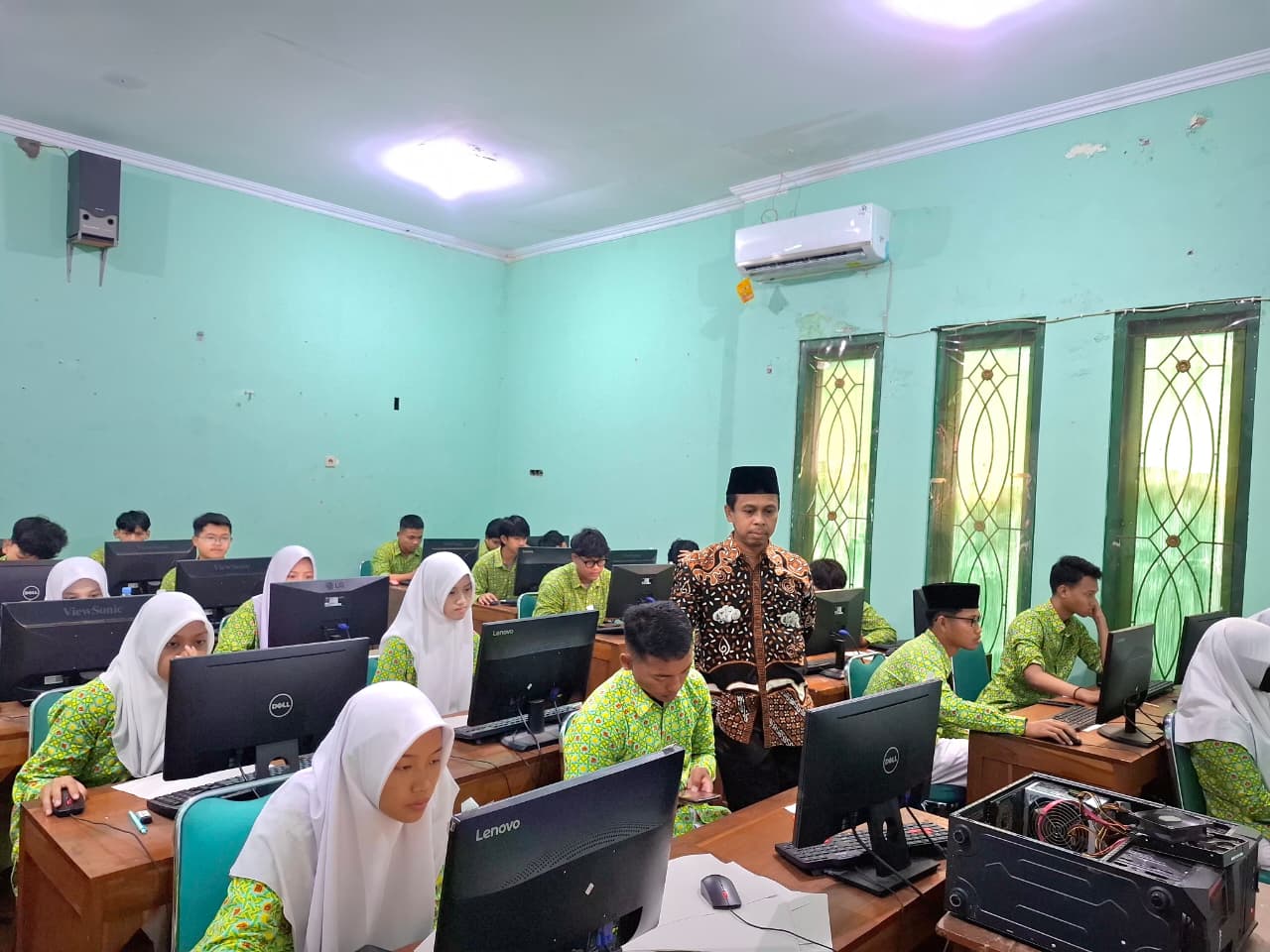 Pantau Langsung Try Out SNBT, Kepala MAN 4 Bantul Pastikan Pelaksanaan Berjalan Lancar