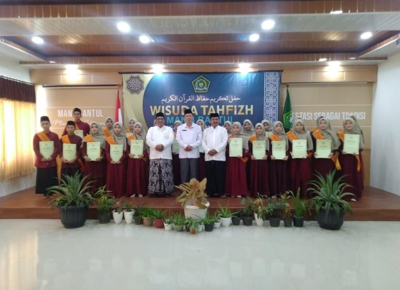 Dalam Wisuda Tahfizh MAN 4 Bantul, Kasi Tendik Kanwil Kemenag DIY Apresiasi Para Penghafal Al-Qur’an